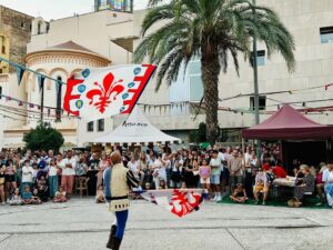Bandierai degli Uffizi durante un'esibizione davanti al pubblico di Tortosa
